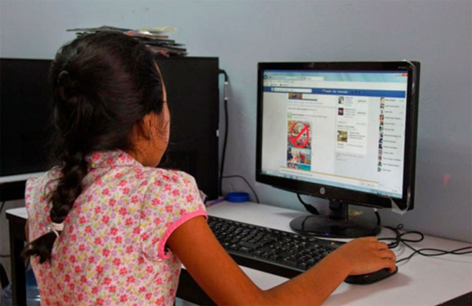 Proponen edad mínima de 15 años para usar Redes Sociales