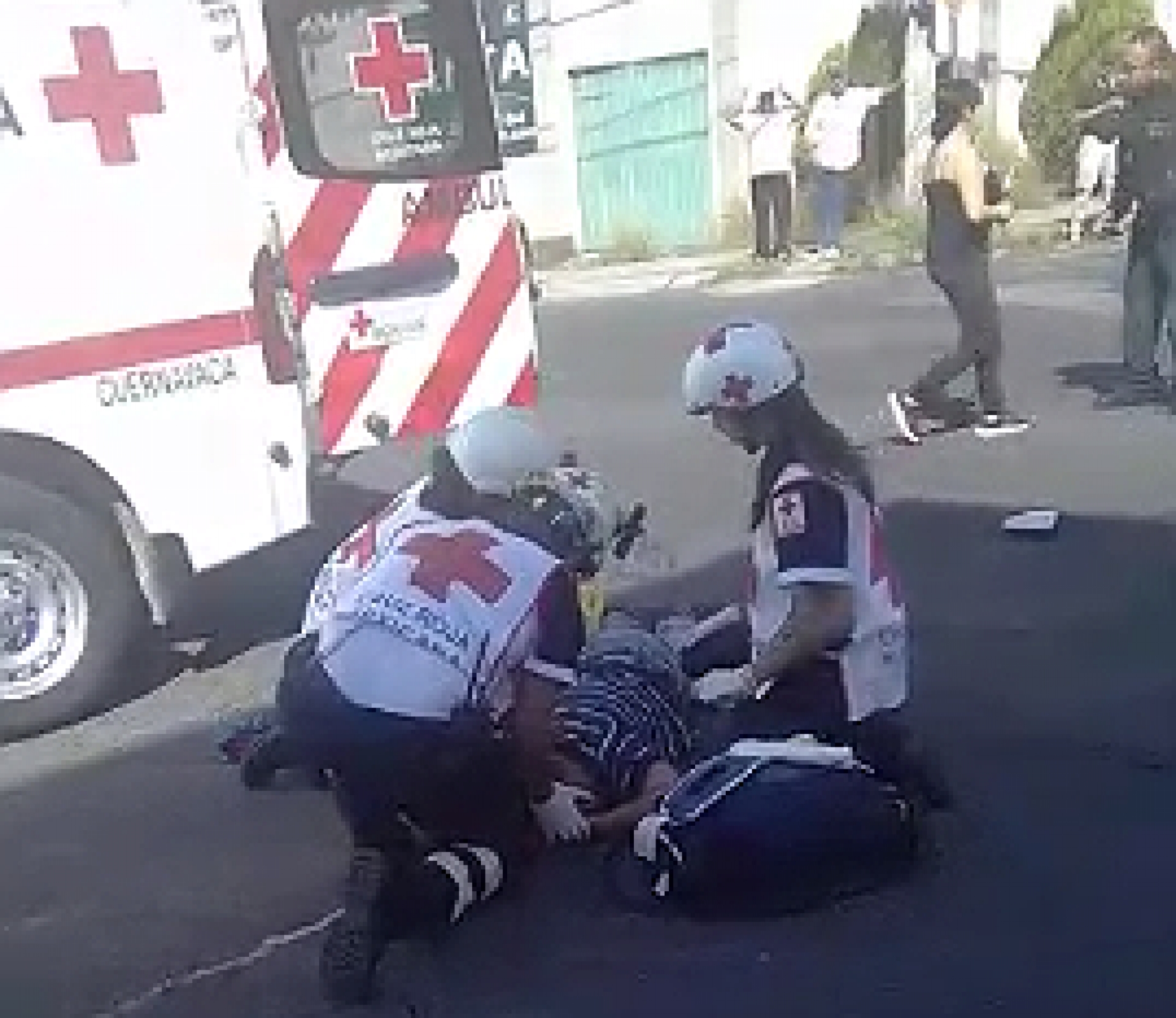 Motociclista resultó herido al ser atropellado por un taxi, en Vista Hermosa