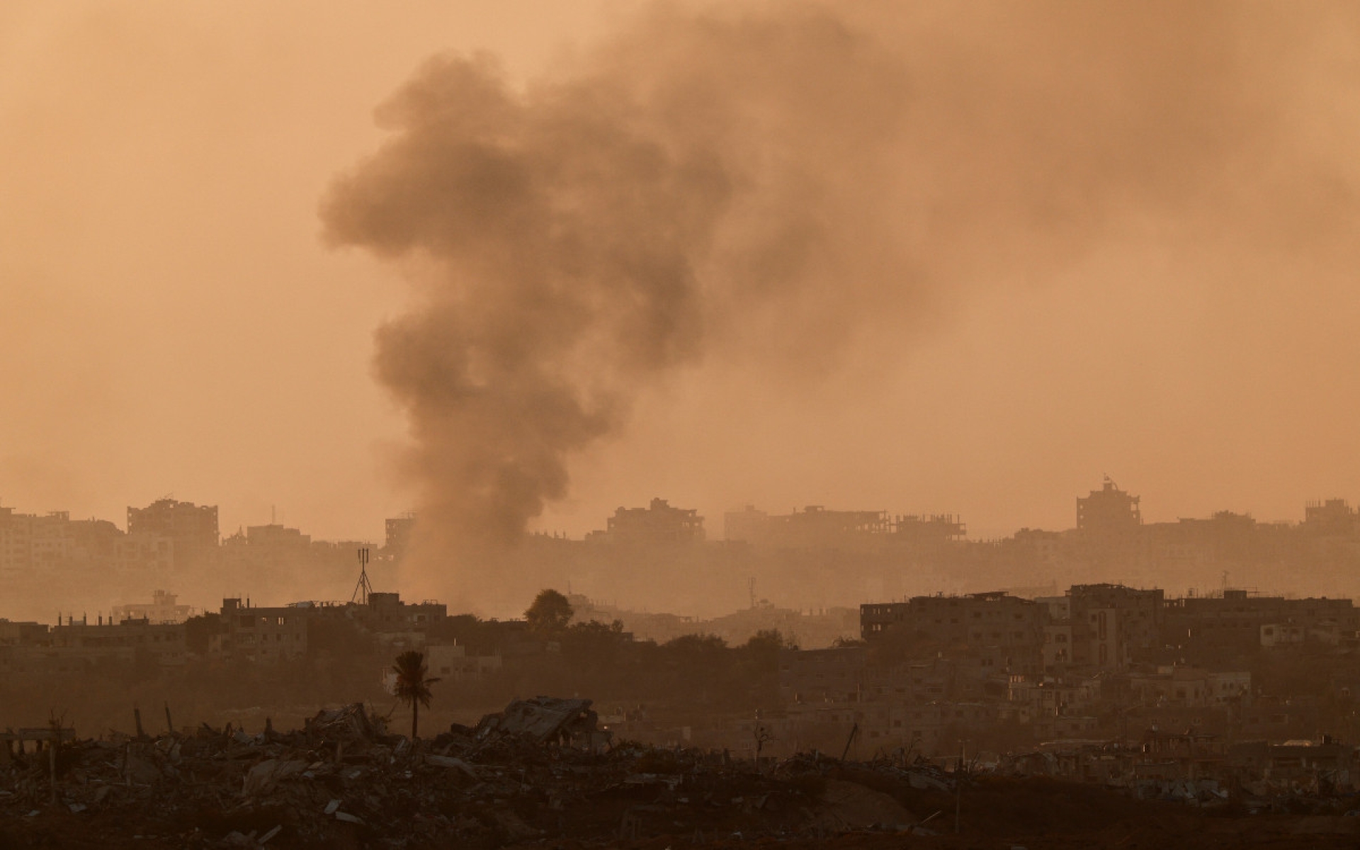 Al menos 111 muertos en Gaza por bombardeos israelíes