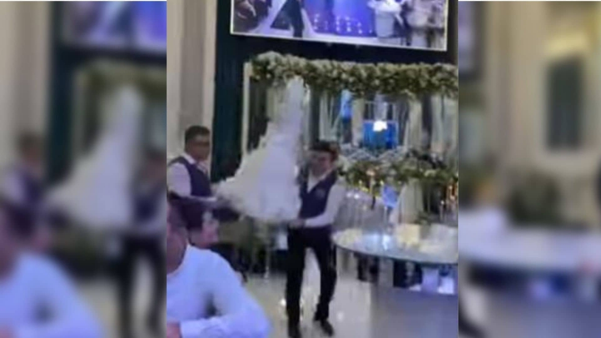 Meseros juegan broma a recién casados y dejan caer el pastel de bodas