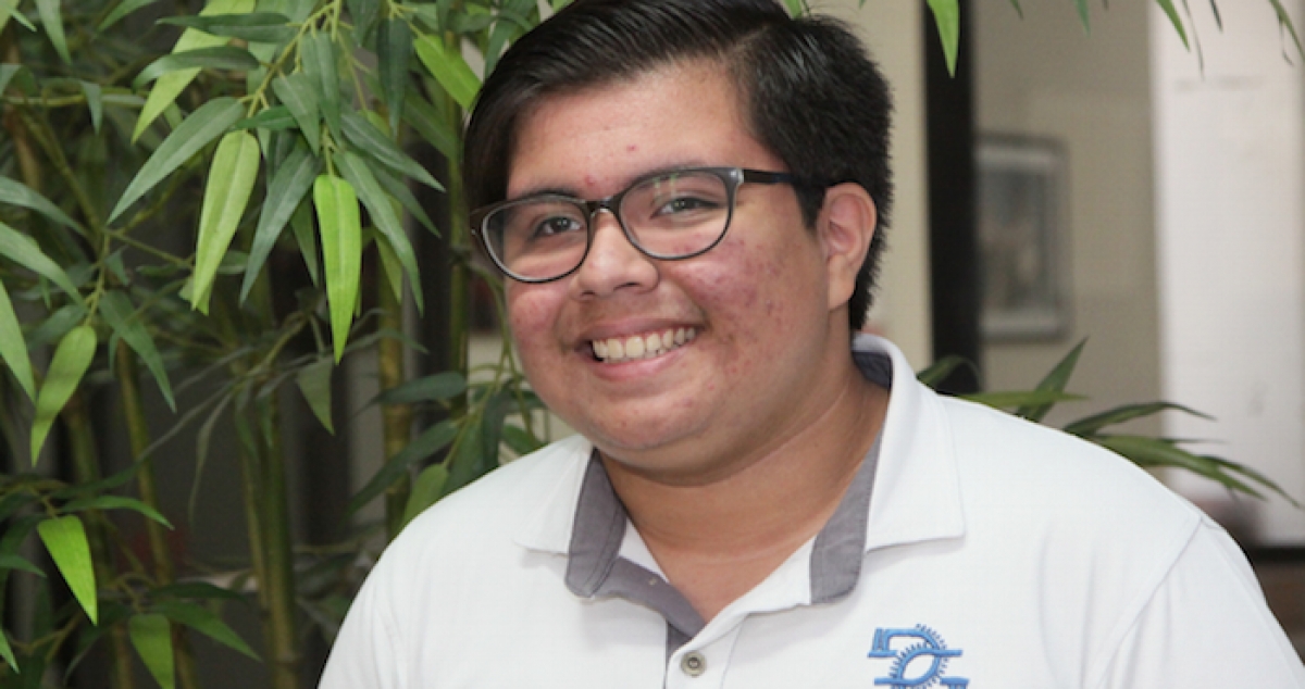Estudiante de bachillerato en Culiacán crea “Mac económica” ante la falta de recursos para comprar una