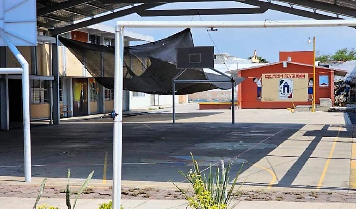 Se niegan a regresar a clases en las escuelas donde extorsionaron a maestros