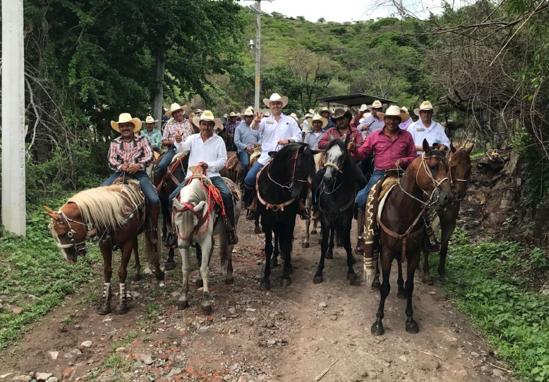 Participa Rodrigo Gayosso en cabalgata en honor al Generalísimo Emiliano Zapata