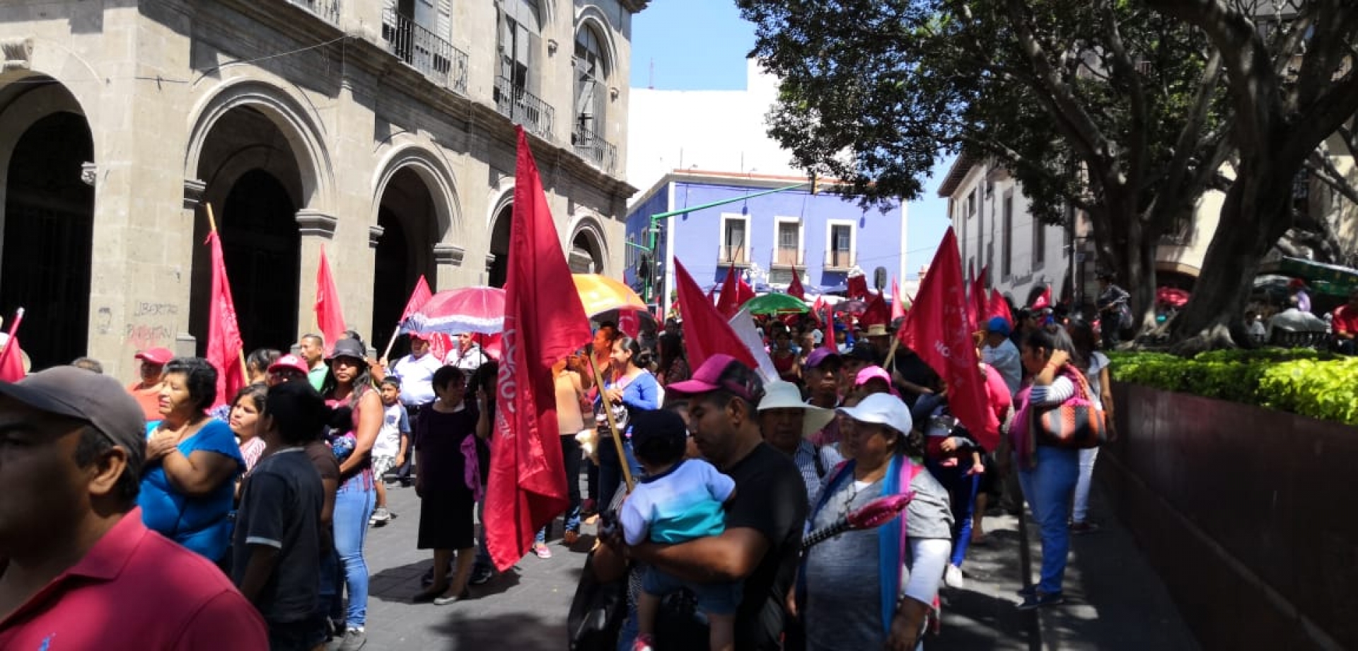 Marchan antorchistas en Cuernavaca; exigen apoyos