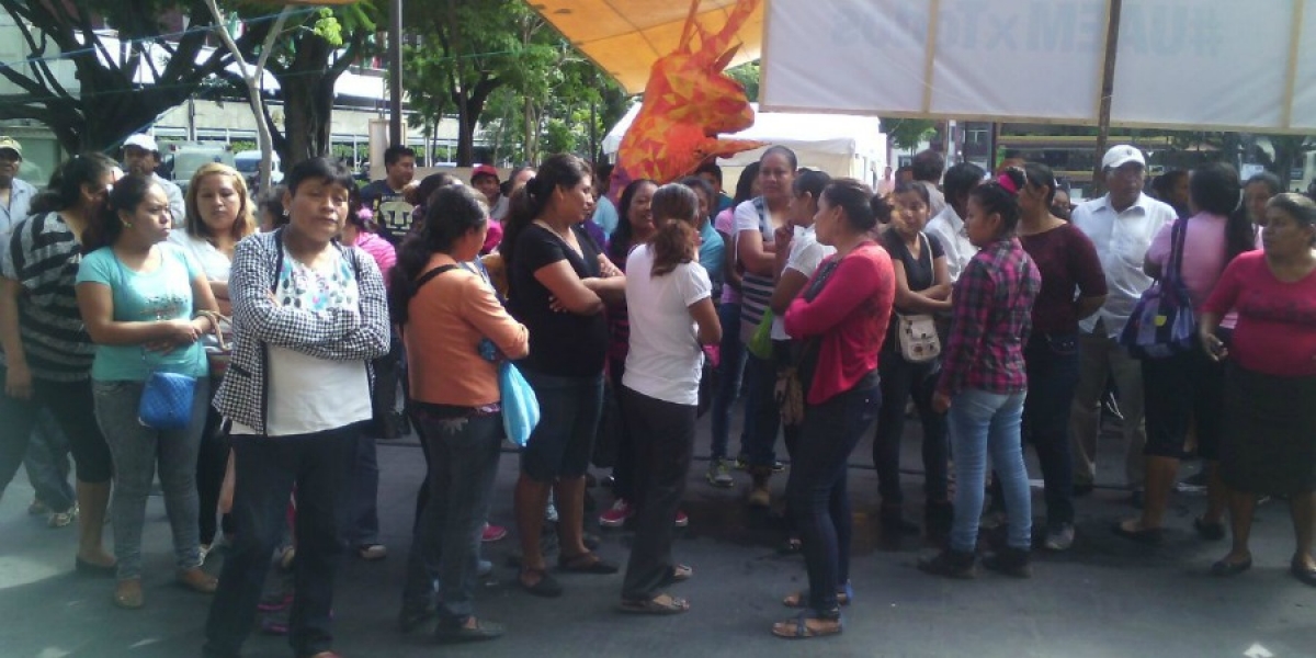 Protestan en Cuernavaca padres de familia de escuela de Xoxocotla; piden reubicación de primaria