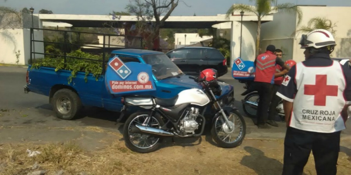 Se registra choque entre motocicleta y camioneta, en Cuernavaca