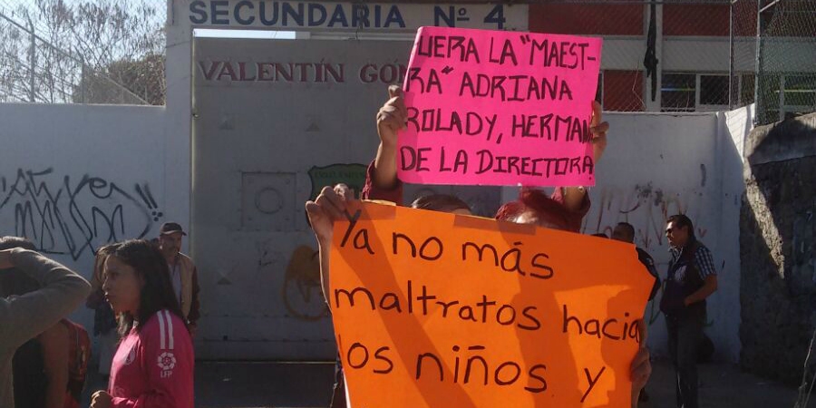 Padres de familia acusan maltrato a estudiantes en una escuela de Chipitlán