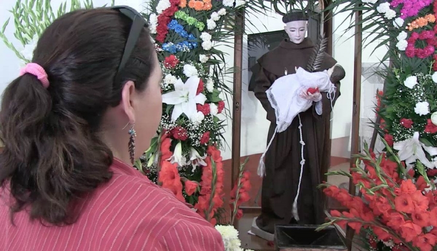 Piden un amor a San Antonio