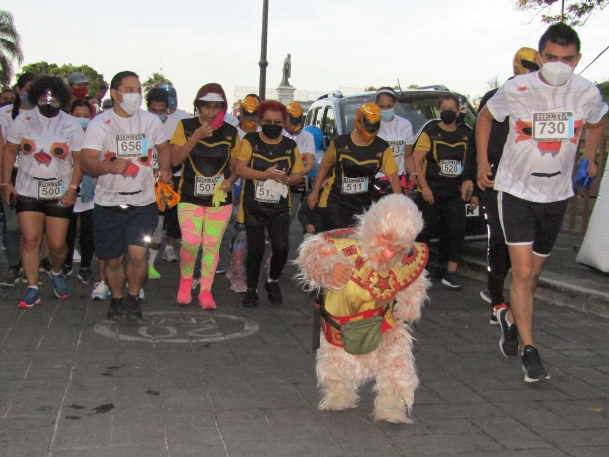 Corren con Tinieblas Jr. y Alushe