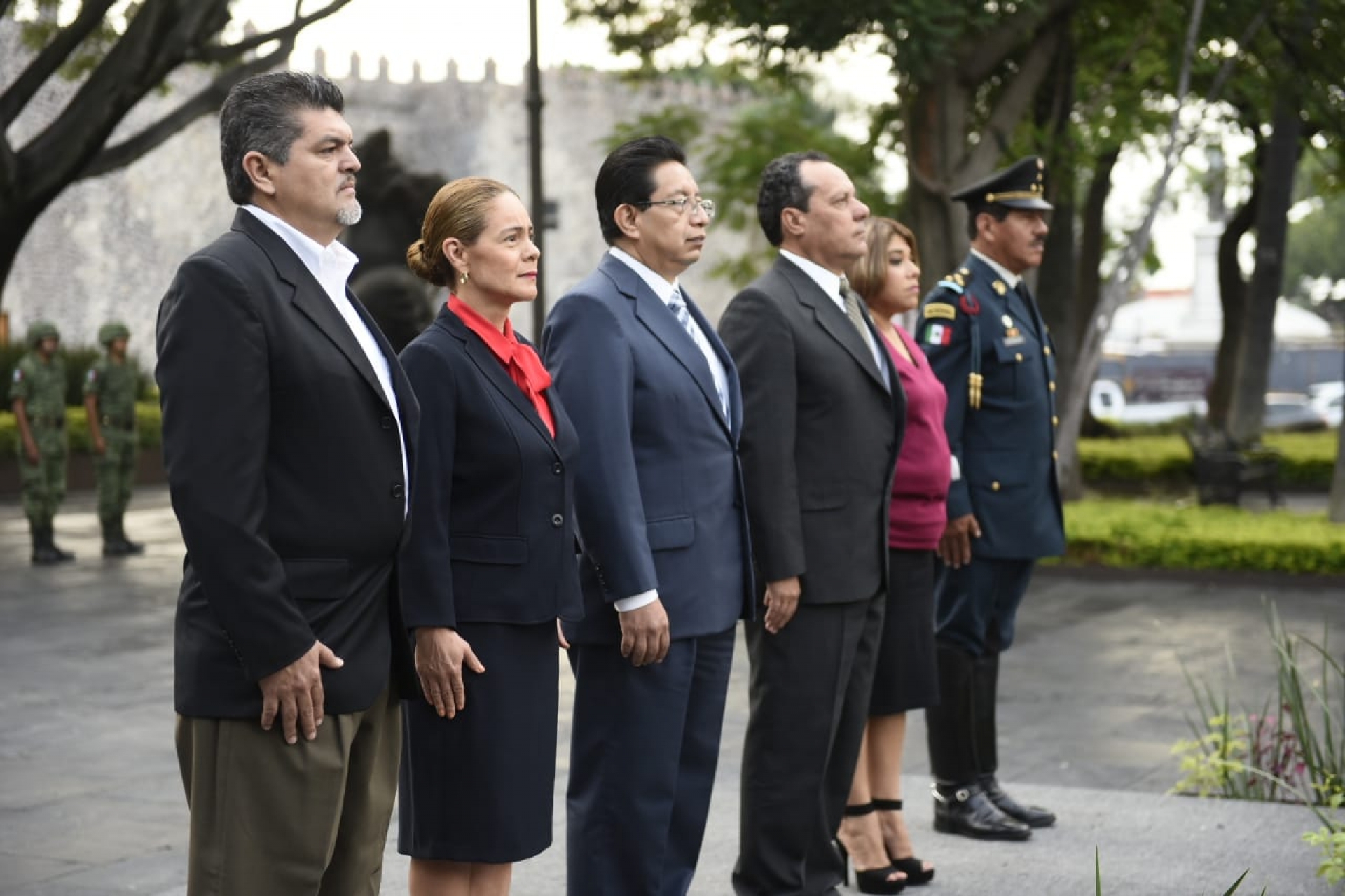 Encabeza titular de la SDS izamiento de bandera en el mes patrio, este miércoles