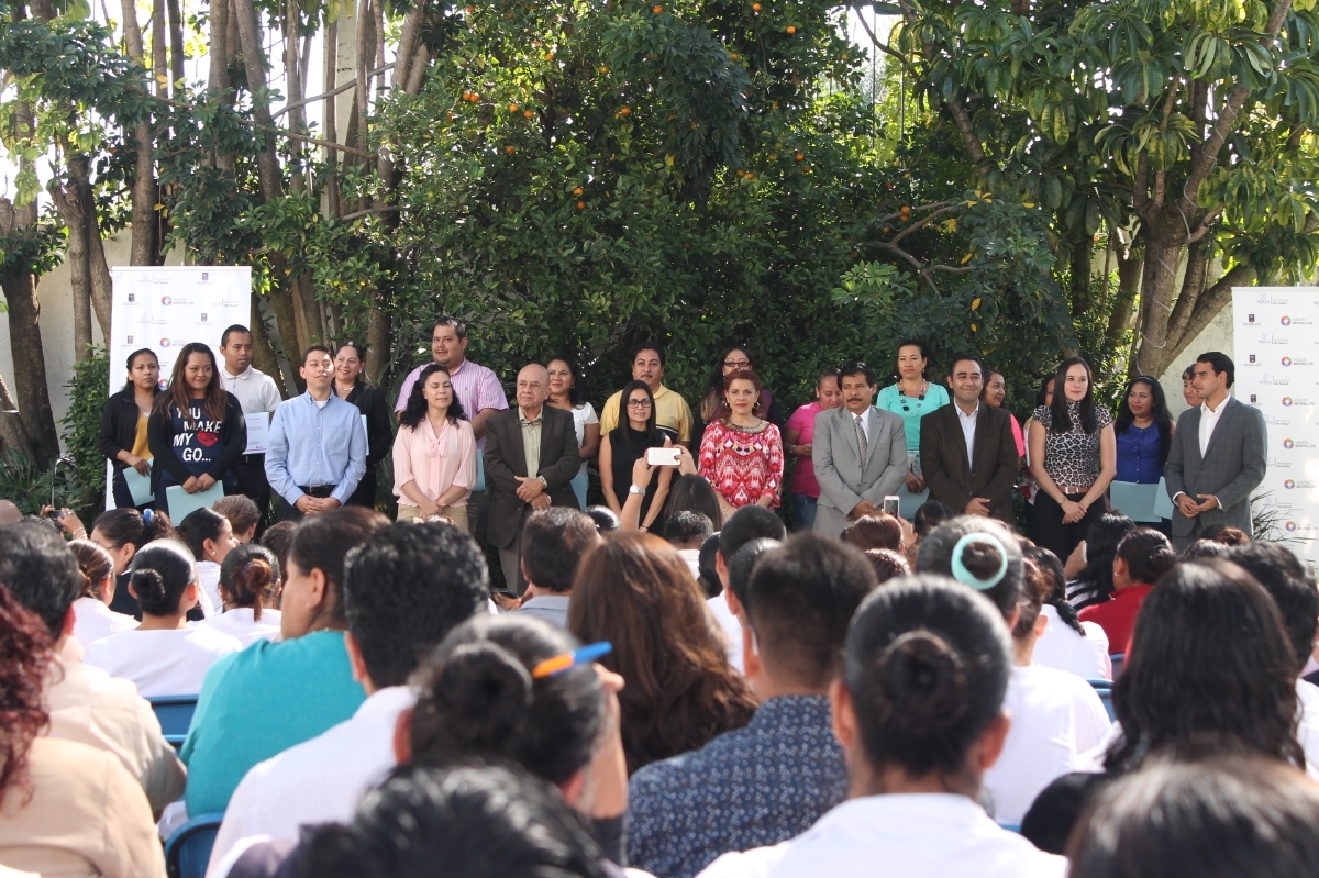 Otorgan base a 219 trabajadores de salud