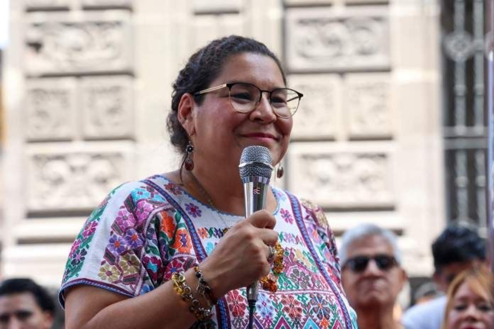 Corte excluye a Lenia Batres del amparo fiscal de Grupo Elektra