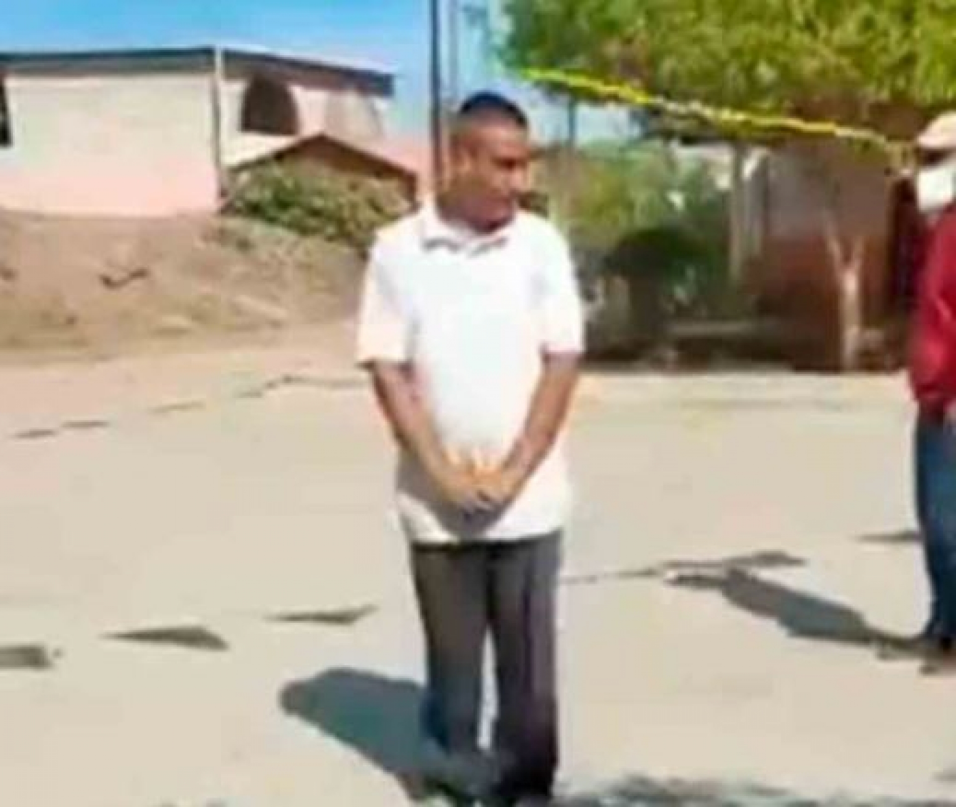 Castigan con golpes a personas que salen a la calle sin cubrebocas