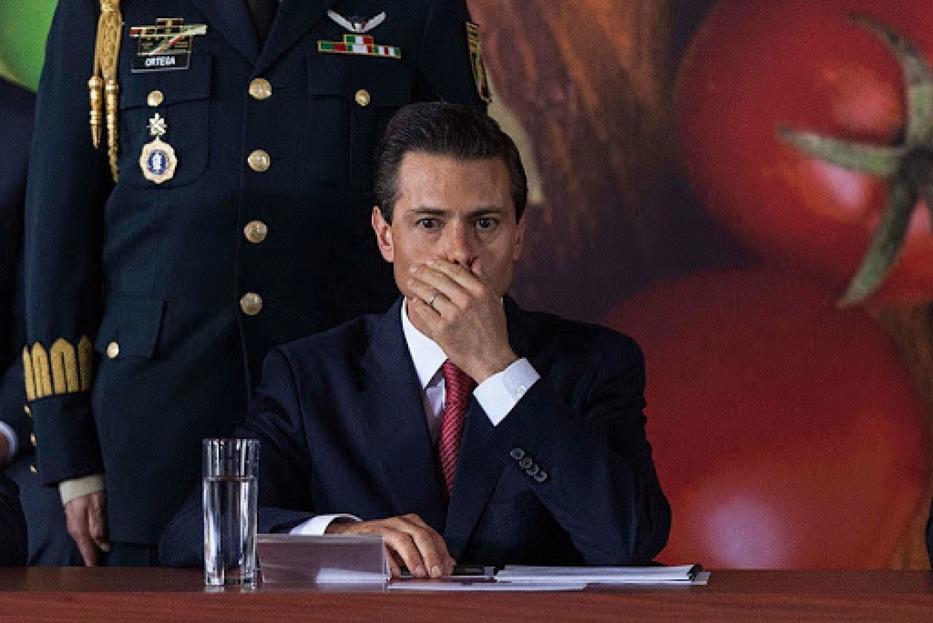 La FGR acusa a Peña Nieto de traición a la patria y cohecho