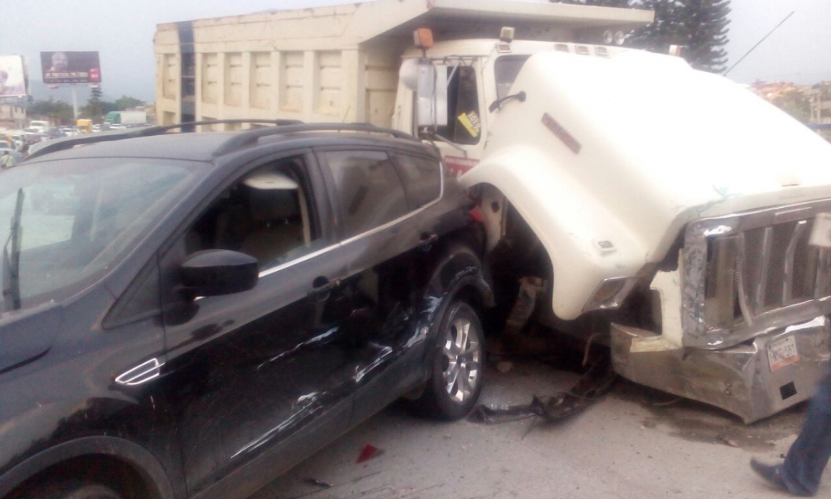 Carambola en la autopista deja dos lesionados