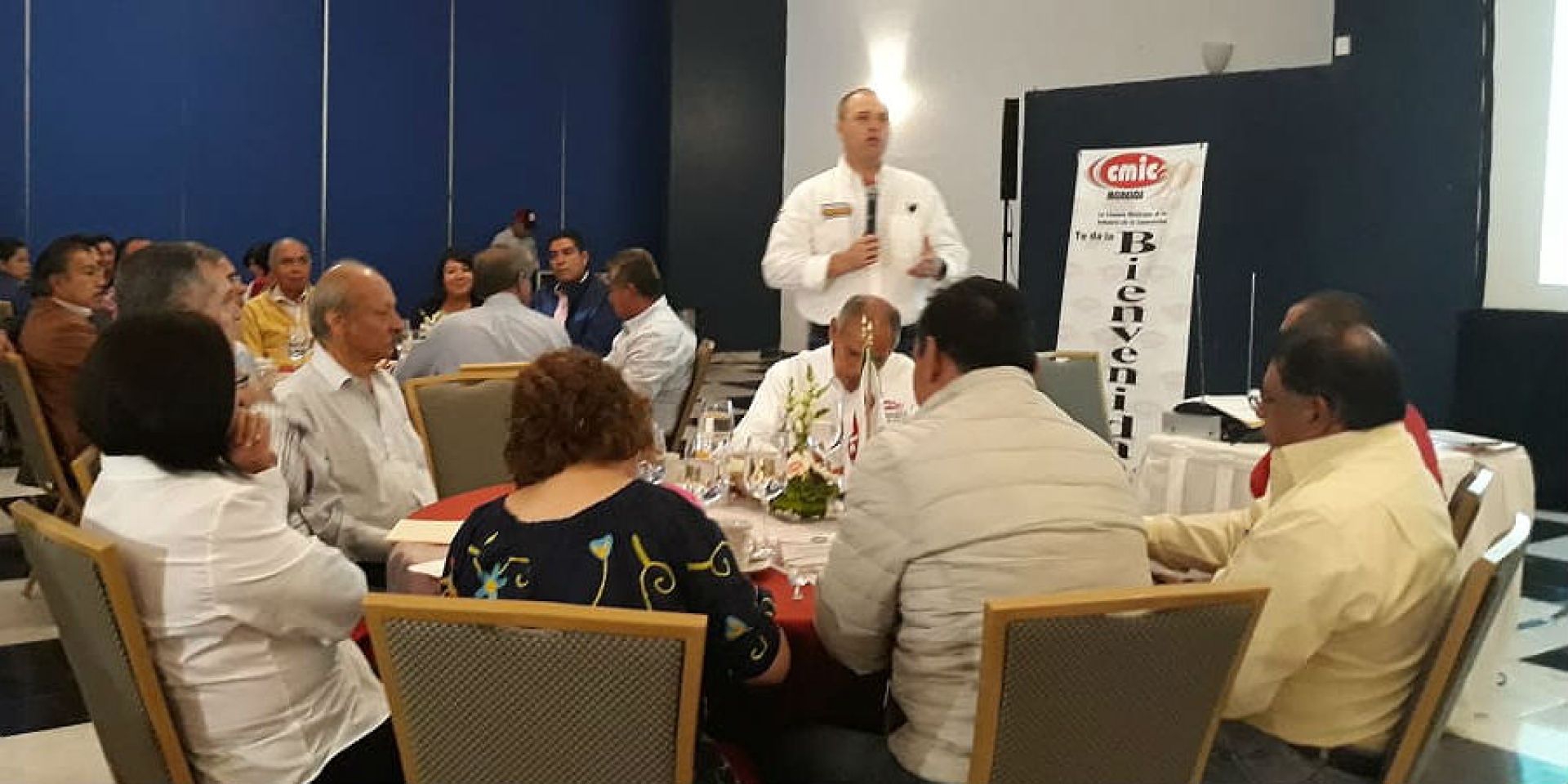 Se reúne candidato a gobernador por la alianza 'Juntos Por Morelos' con integrantes de la CMIC