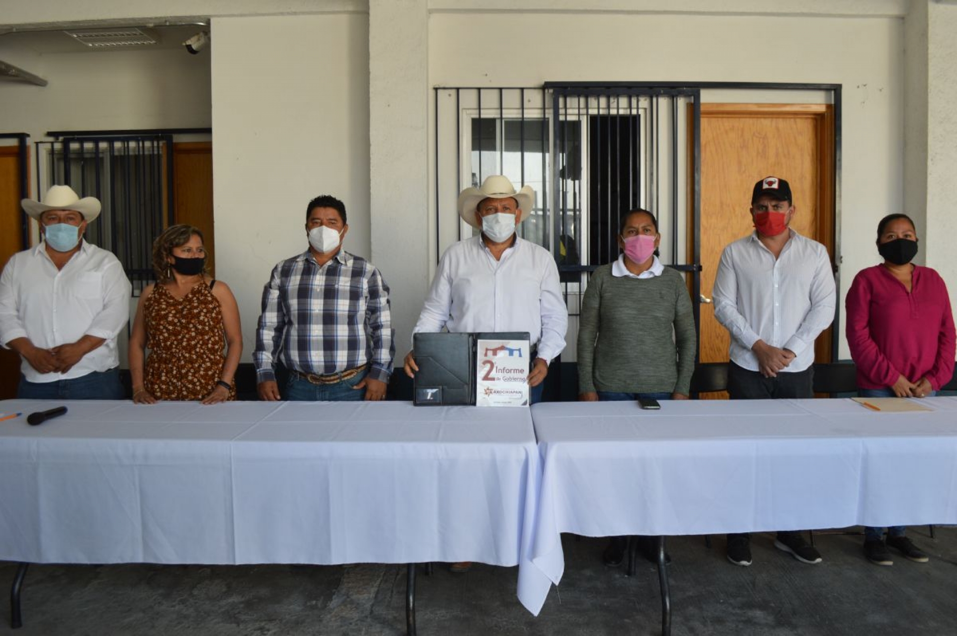 Entrega alcalde de Axochiapan segundo informe de actividades