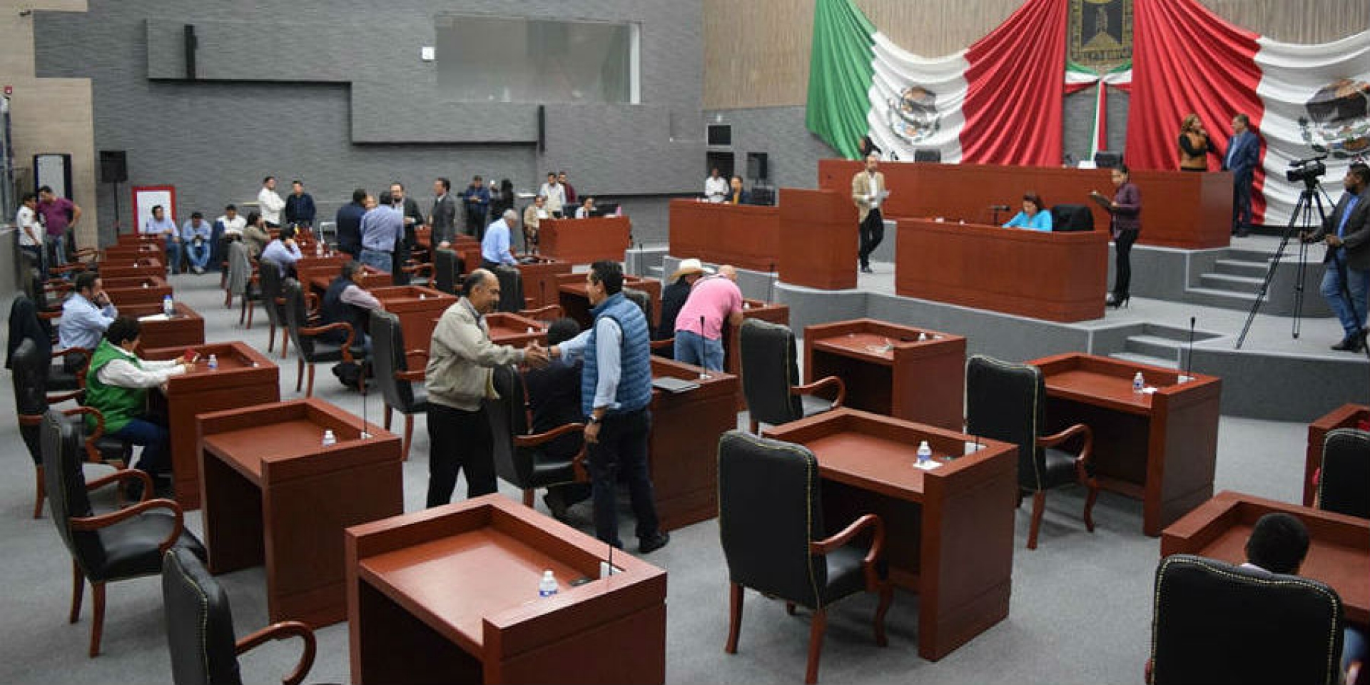 Aprueban diputados jubilaciones de funcionarios del gobierno estatal, este domingo