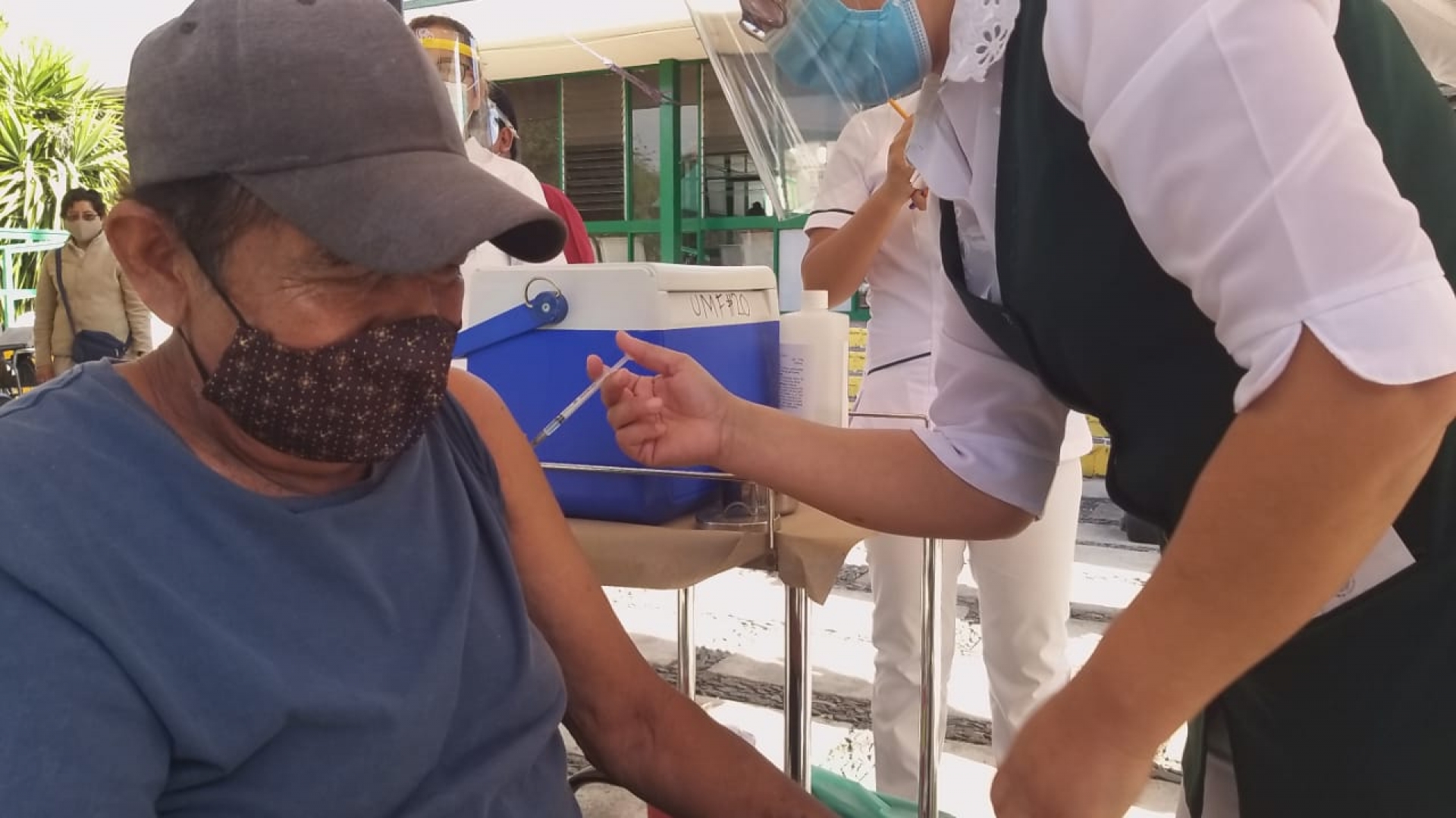 Inició aplicación de la vacuna contra covid-19 para adultos mayores en Puente de Ixtla