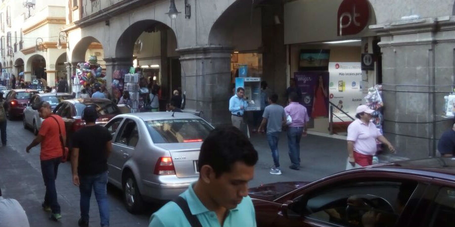 Comerciantes abrieron a la circulación vehicular la calle Guerrero