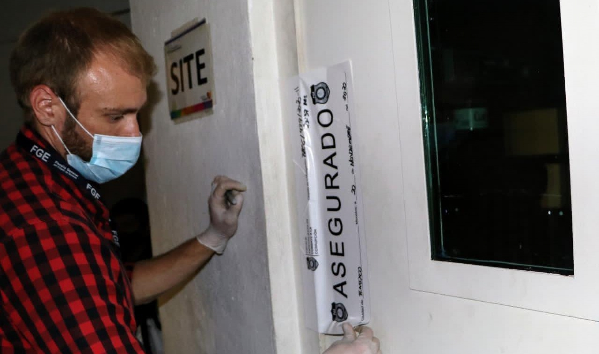 Asegura FECC documentos y equipo de cómputo de Unidad de Bienes Asegurados de FGE