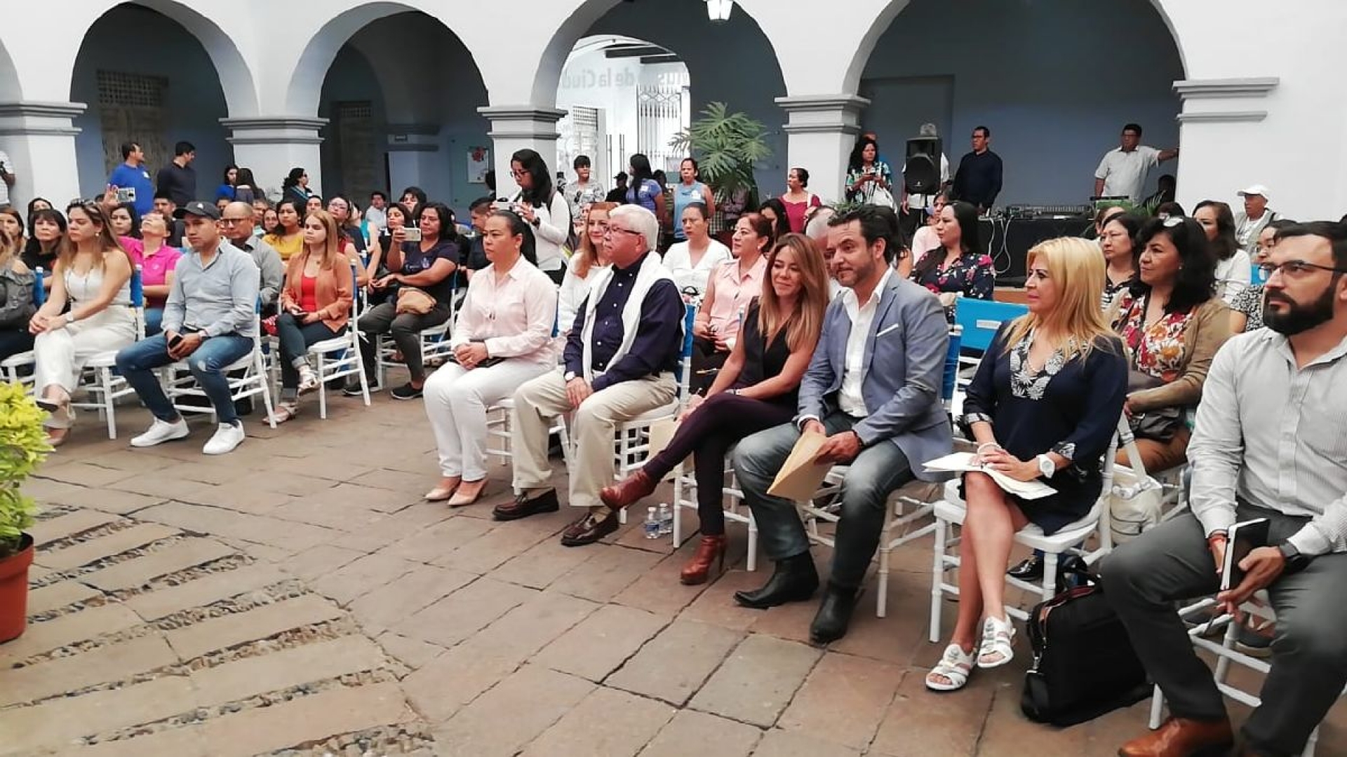 Organizan DIF Cuernavaca y Fundación Iluminemos de Azul la Feria de Inclusión para Familias TEA