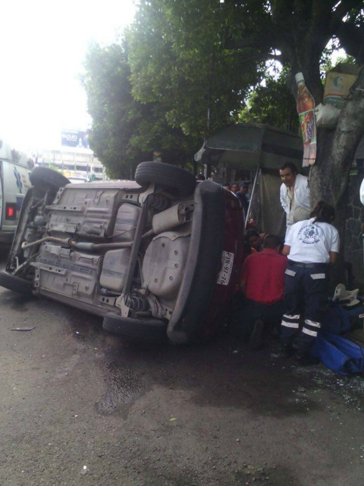 Accidente frente al hospital del IMSS