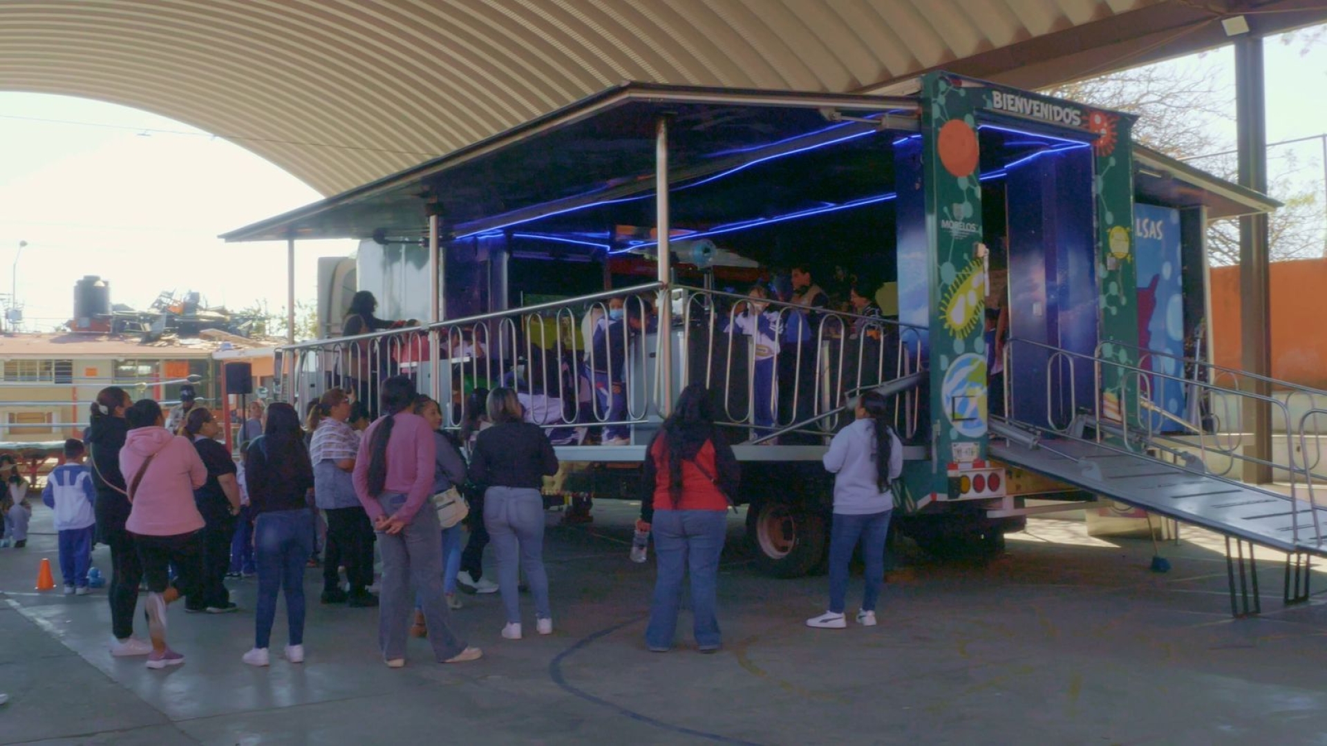 Llevan tráiler de la ciencia al poblado de Ocotepec