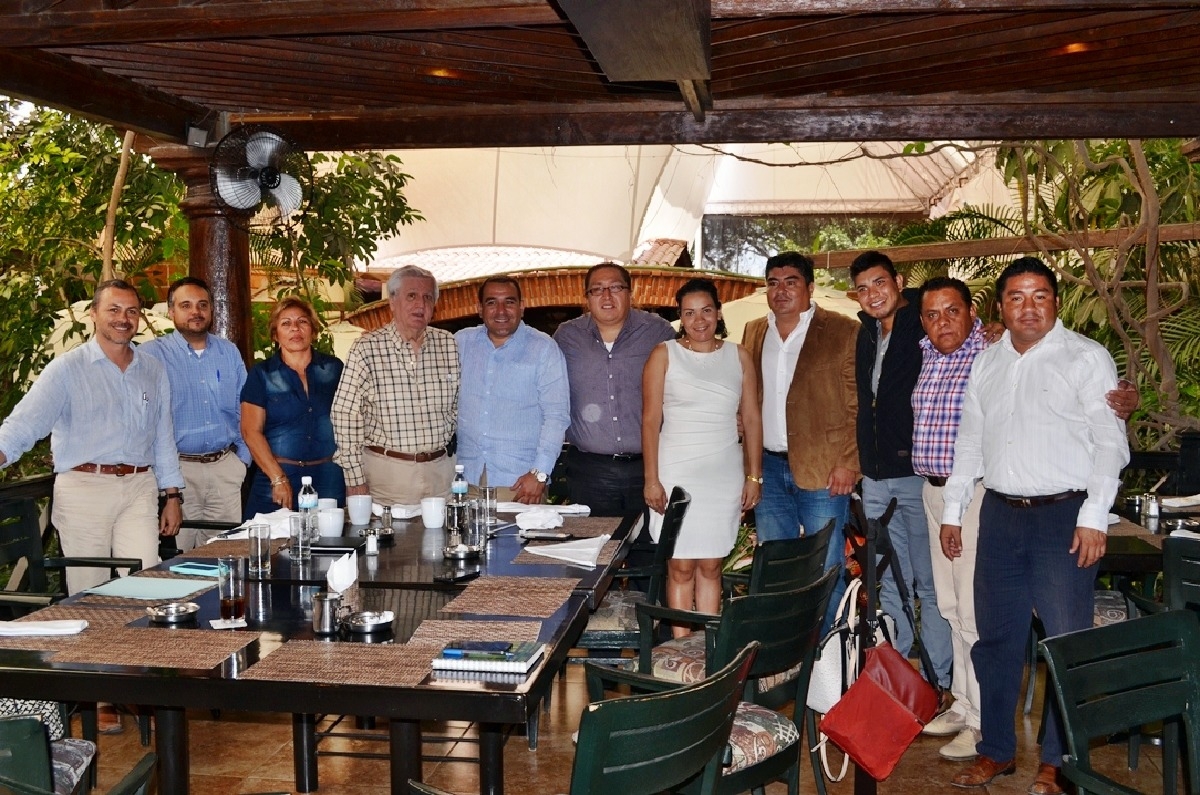 Se reúne Cabildo de Yautepec con representantes del parque acuático Six Flags