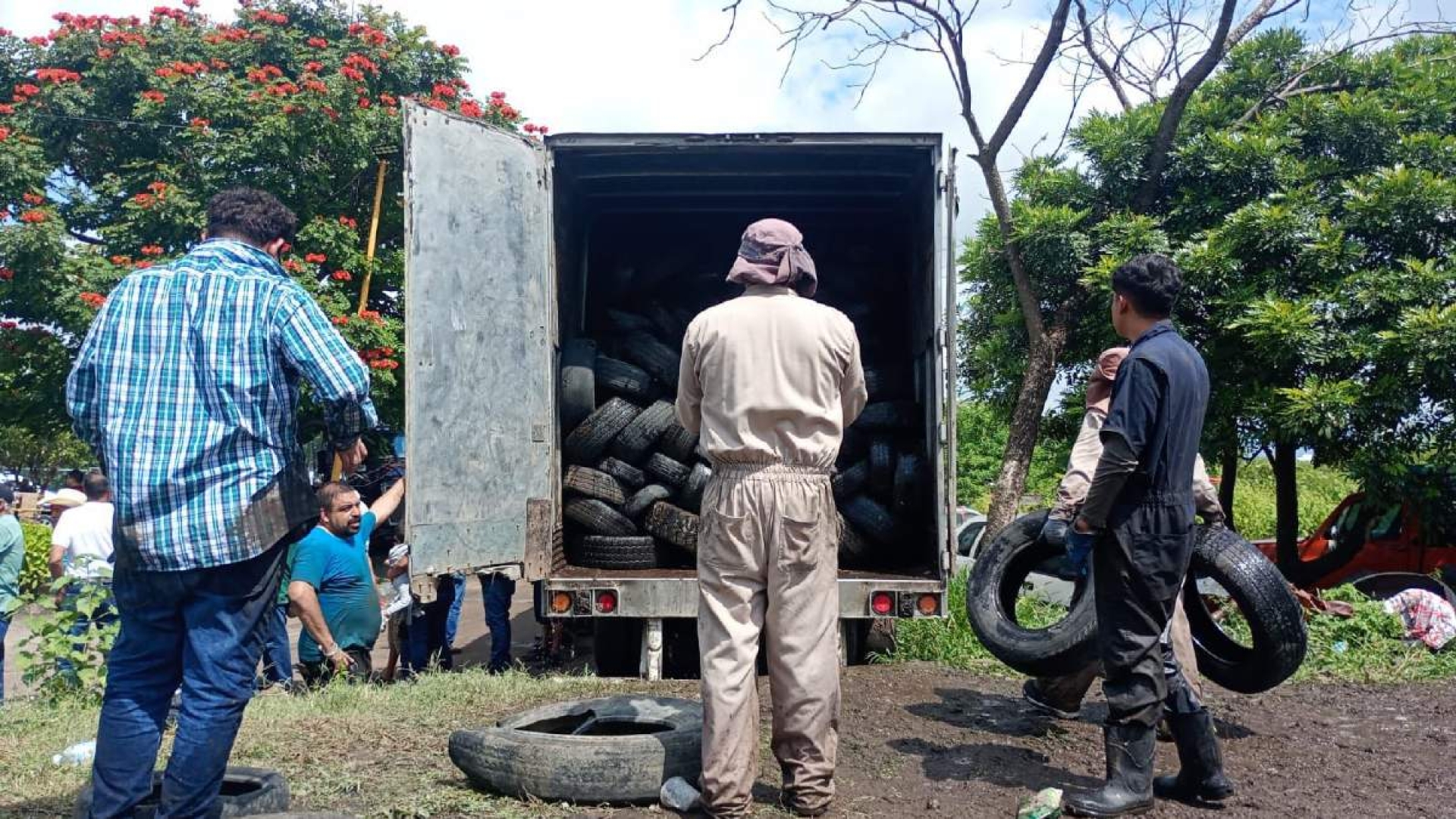 Recolectan más de 16 toneladas de neumáticos en "Llantatón" de Cuautla