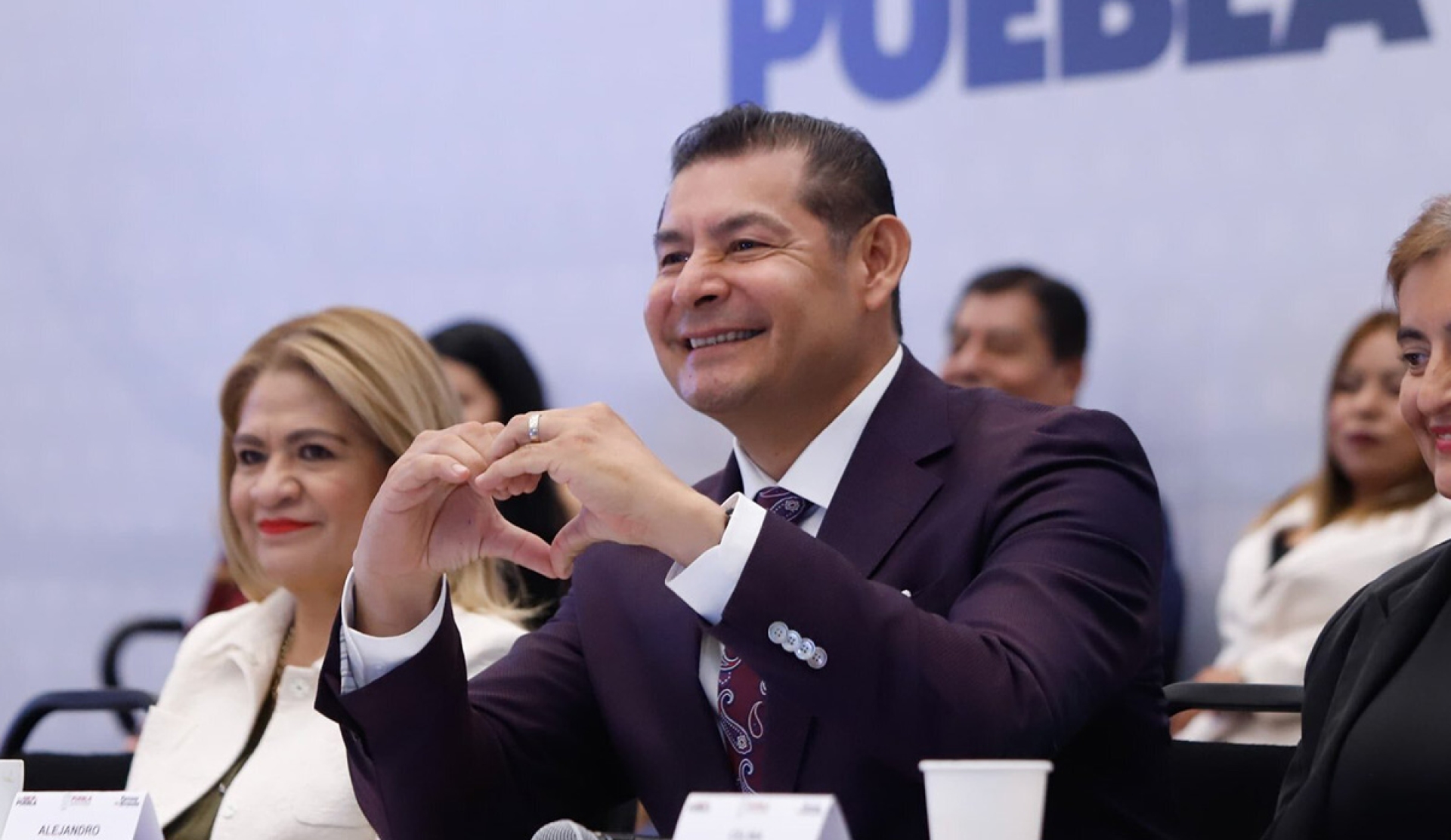 Gobernador Armenta amenaza con expropiación a Grupo Proyecta por terrenos