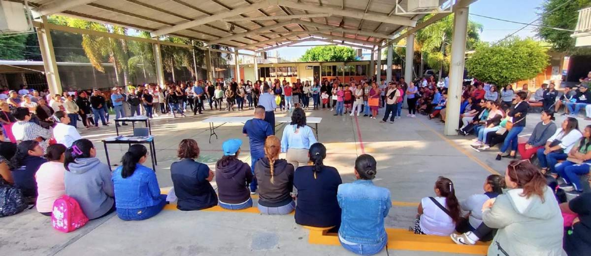 Exigen salida de directora de la Secundaria 'Cuitláhuac'