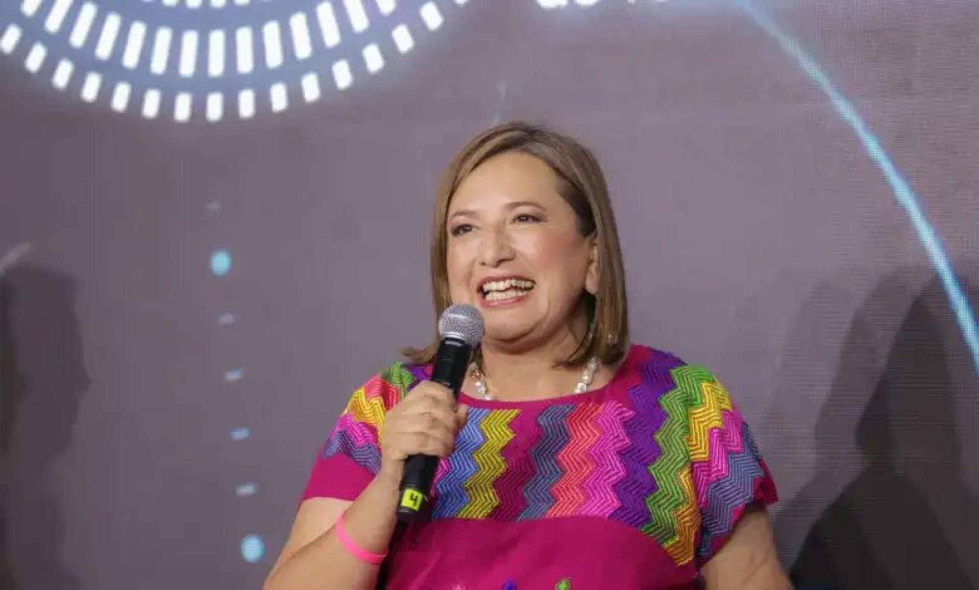 Xóchitl Gálvez acusa a AMLO de la salida de Azucena Uresti