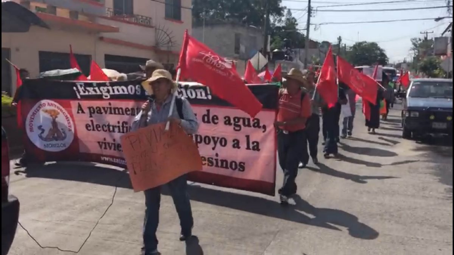 Marchan antorchistas para demandar obras en Cuautla