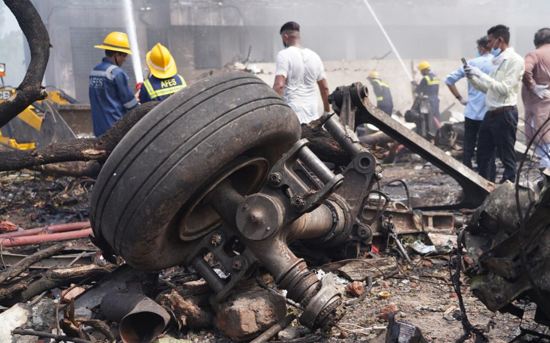 Encuentran a un sobreviviente del accidente aéreo de Air India
