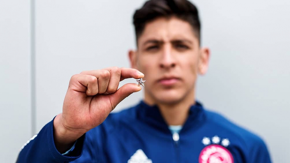 Ajax fundió su trofeo de Eredivisie y repartió estrellas de plata a aficionados
