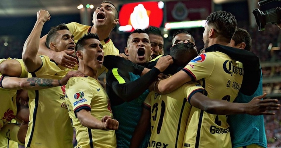 Las Águilas derrotan 2-1 a las Chivas en el Clásico Nacional