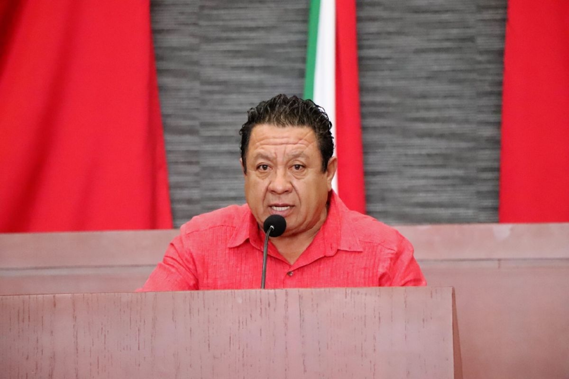 Presenta José Luis Galindo renuncia al grupo parlamentario del PT