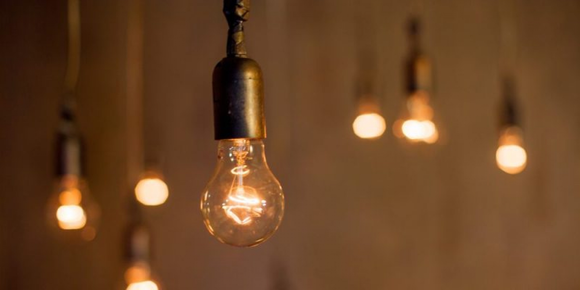 AMLO llama a los mexicanos a usar menos electricidad