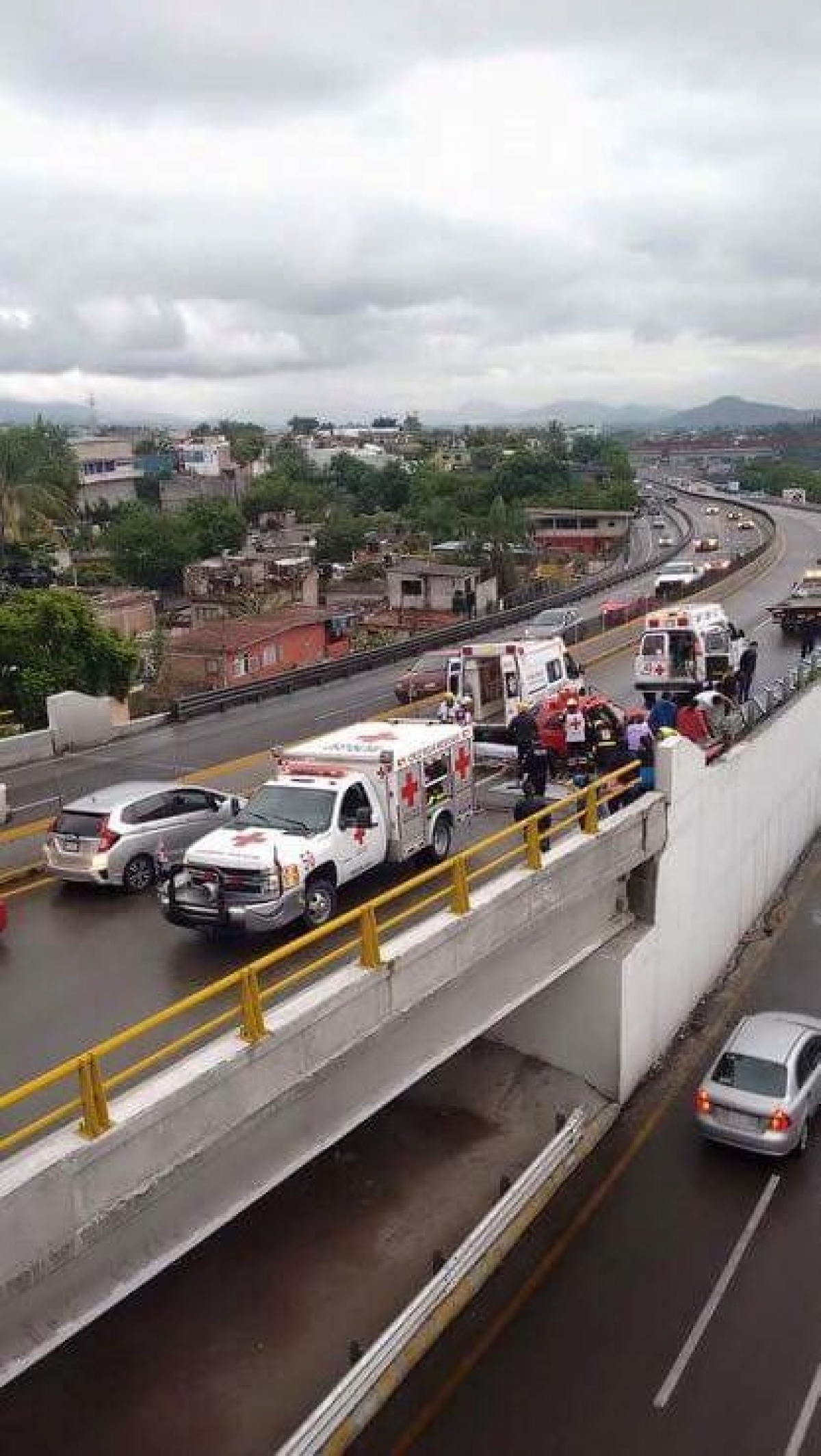 Choque en la México-Acapulco deja cuatro heridos