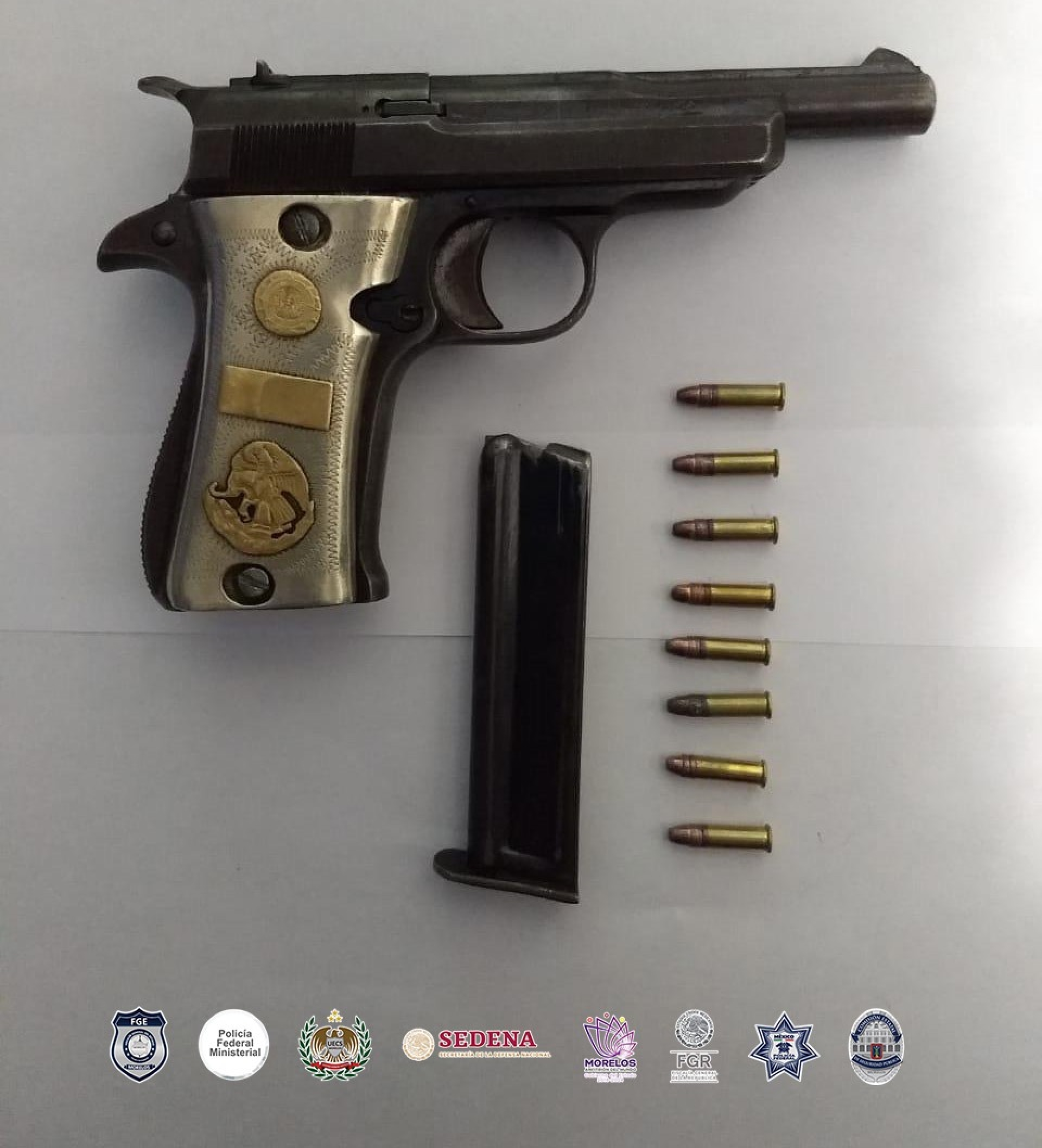 Agentes de la PIC y militares aseguran a dos hombres con droga y armas, en Puente de Ixtla