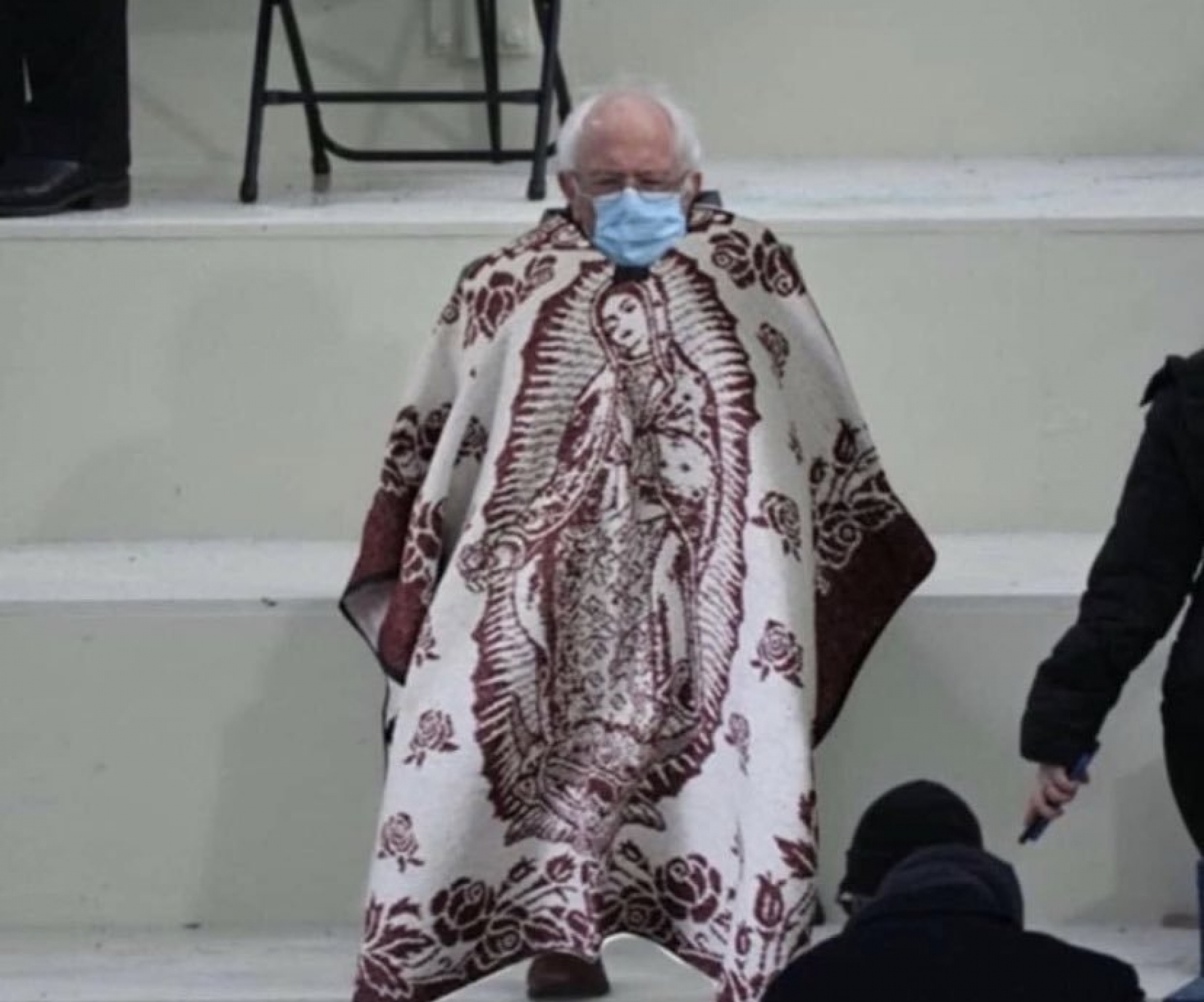 Outfit de Sanders en investidura de Biden arrasa en redes sociales