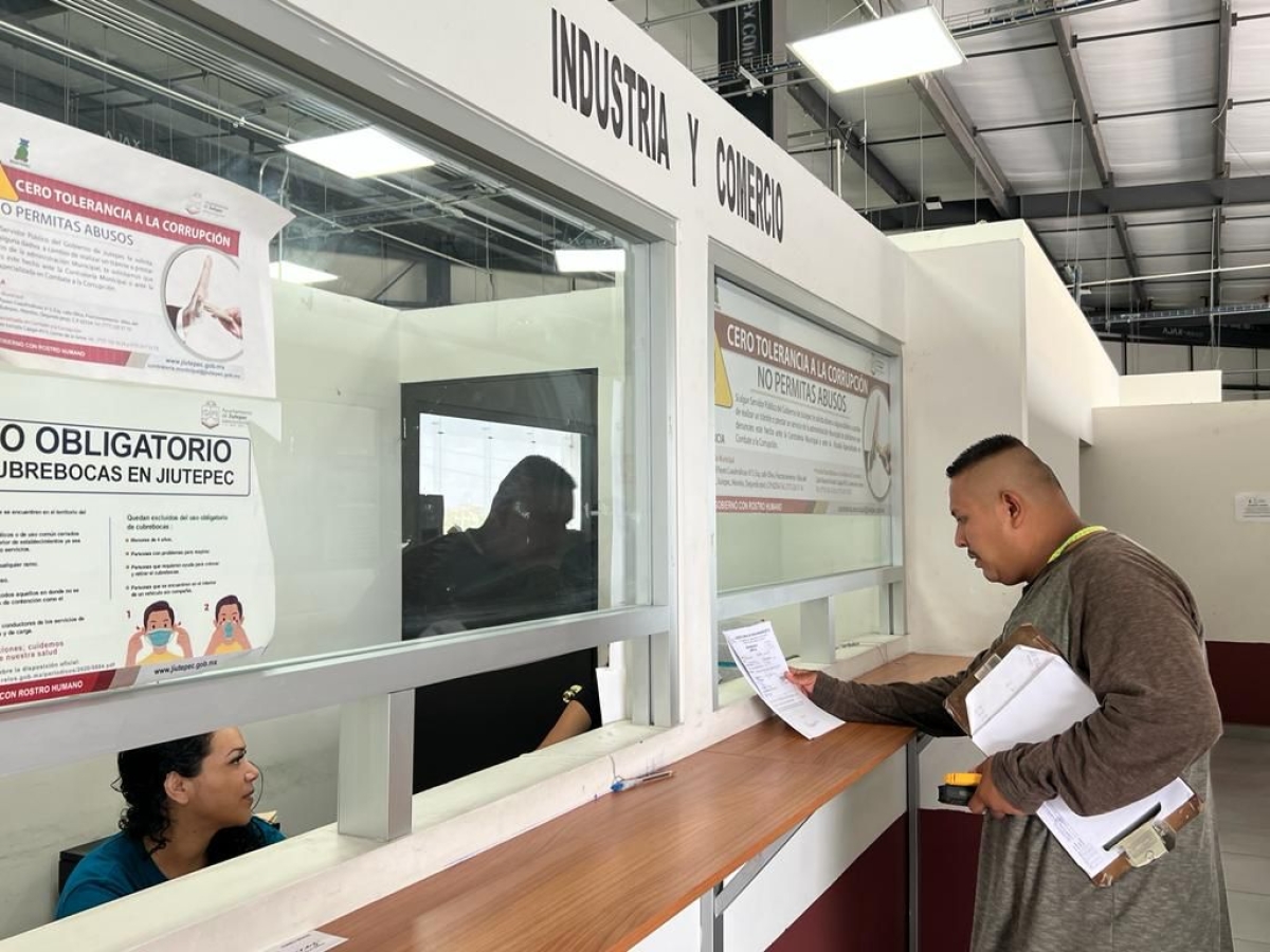 Instruye alcalde Rafael Reyes apoyo para establecimientos comerciales de Jiutepec