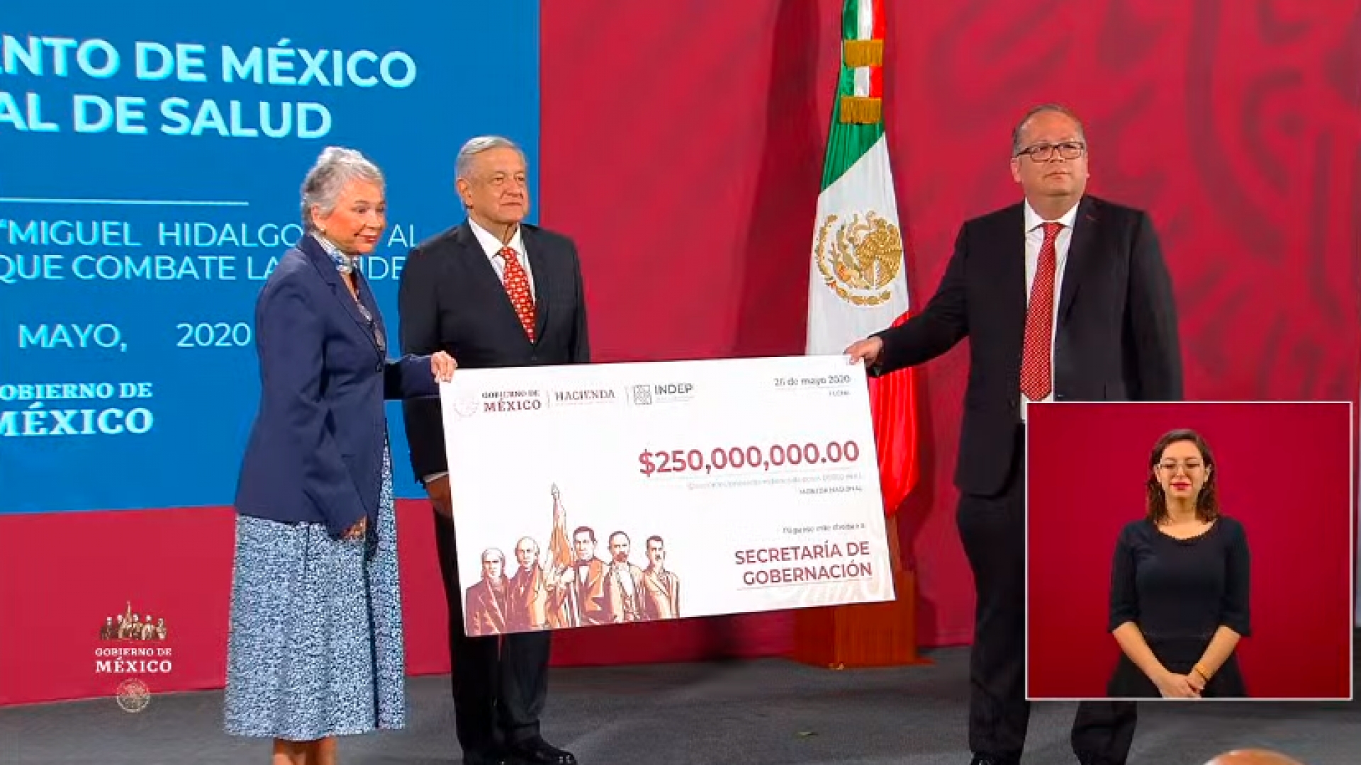 Entregan cheque por 250 mdp a Gobernación para premios a personal médico que atiende COVID-19