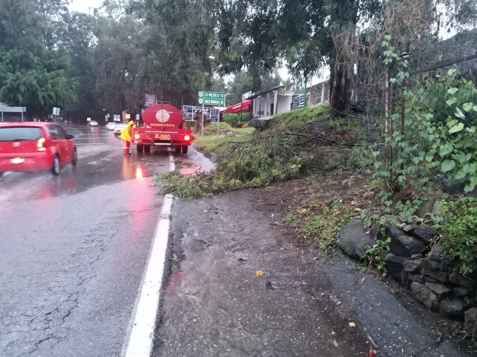 Acude PC Cuernavaca a diferentes auxilios, tras lluvias de las últimas horas