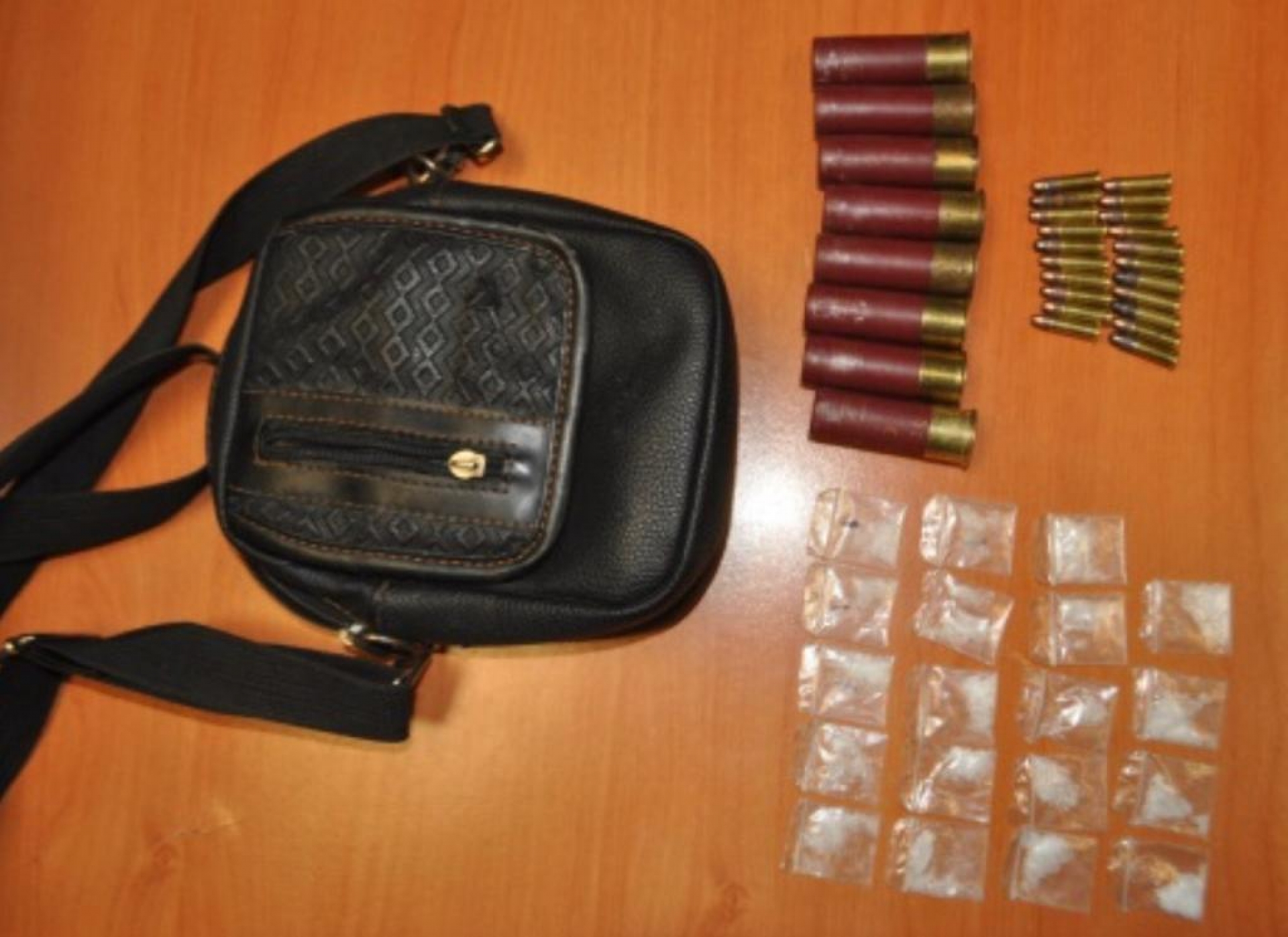 En Tlaltizapán, detienen policías a dos hombres; aseguran arma de fuego