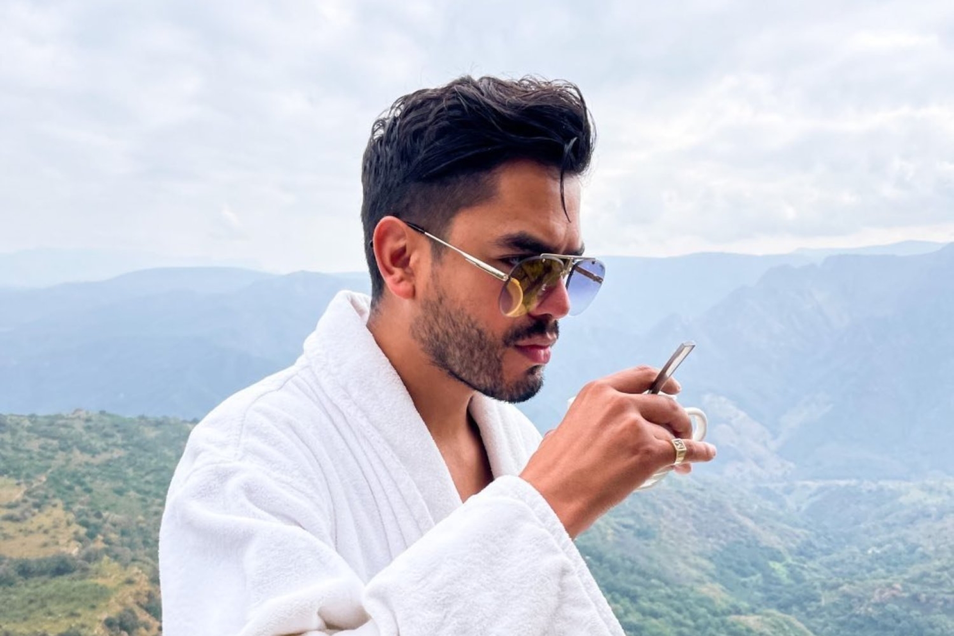 Influencer mexicano Omar Núñez enfrenta retención policial en EUA tras acusación sin pruebas