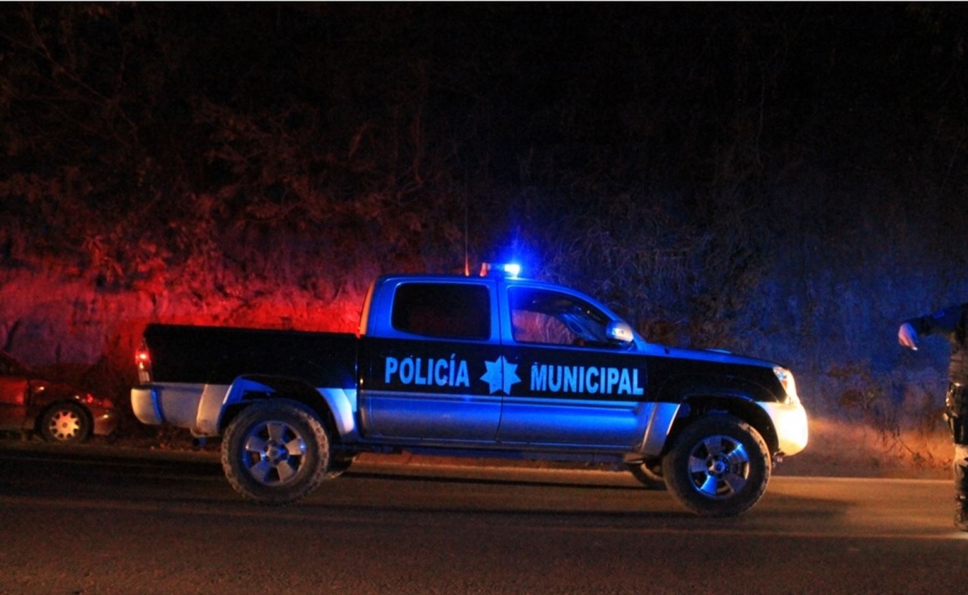 Lo mataron de siete balazos afuera de su casa