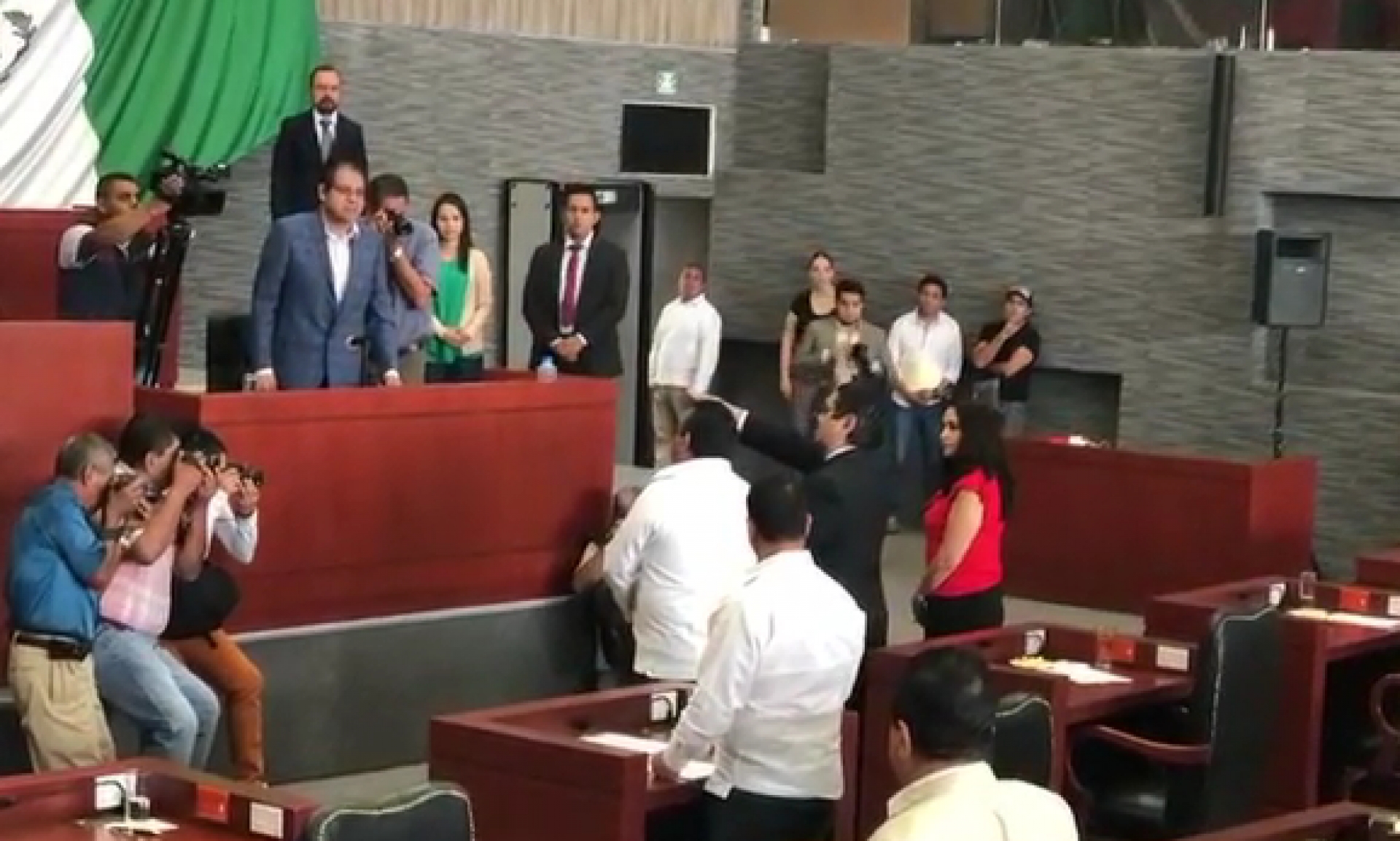 Toman protesta como magistrado suplente del TUJA a José Luis Olmos