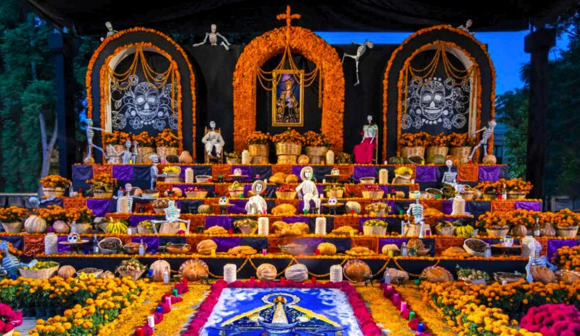 Elementos esenciales que no pueden faltar en un altar de Día de Muertos